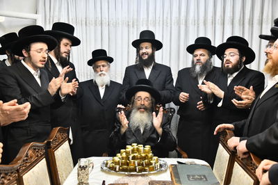 אברכי כולל "דעת משה" אצל האדמו"ר מתולדות משה