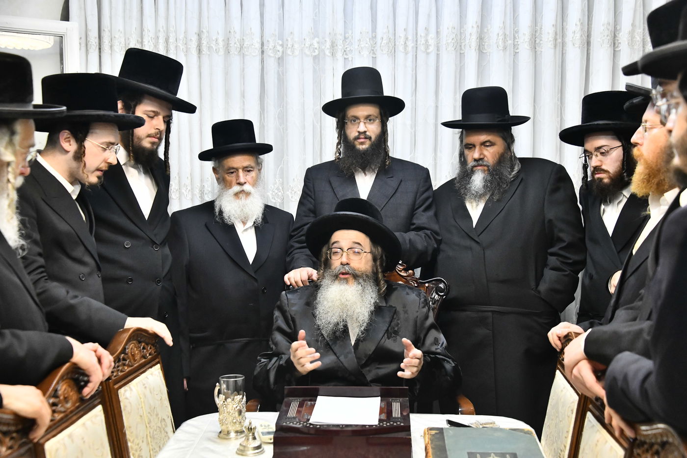 אברכי כולל "דעת משה" אצל האדמו"ר מתולדות משה