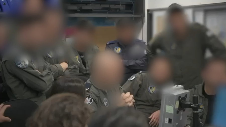 תיעוד מטייסת ׳הפטישים׳ (69) ובו קולות הקשר