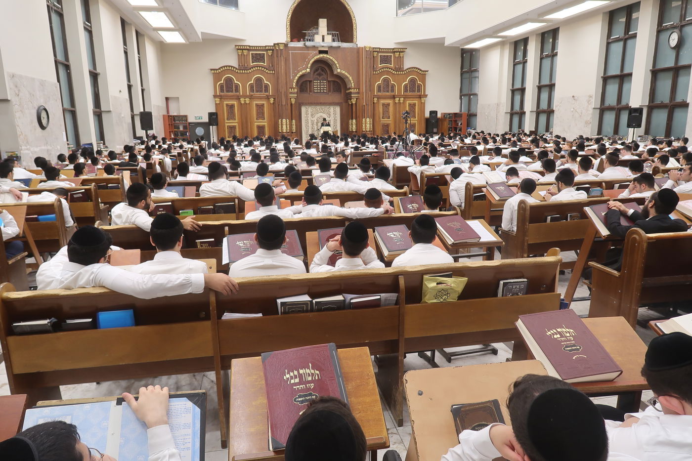 הגרמ"ה הירש בשיחה בישיבת 'משכנות התורה'