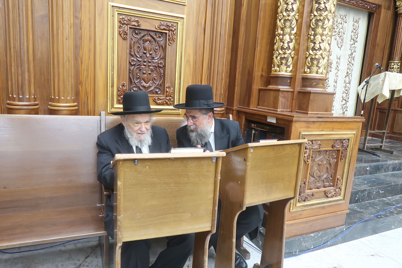 הגרמ"ה הירש בשיחה בישיבת 'משכנות התורה'