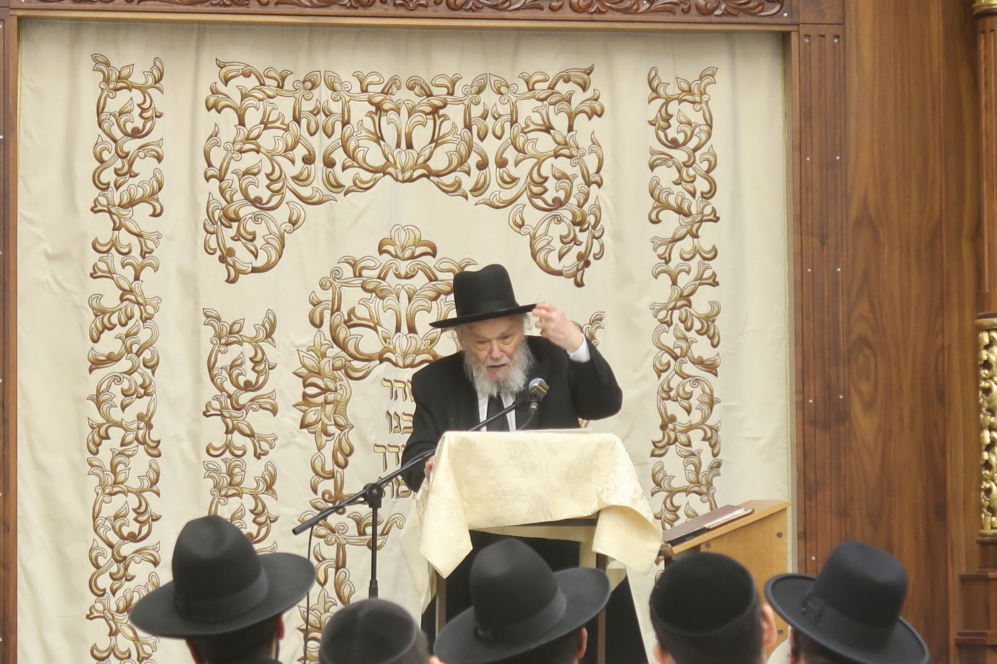 הגרמ"ה הירש בשיחה בישיבת 'משכנות התורה'