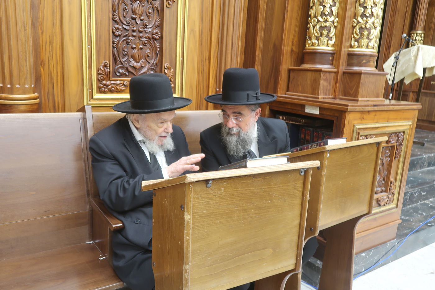 הגרמ"ה הירש בשיחה בישיבת 'משכנות התורה'