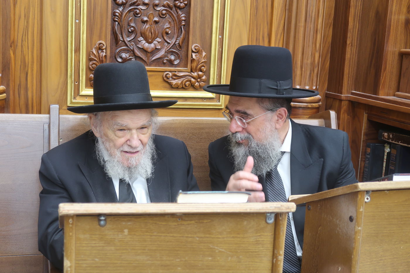 הגרמ"ה הירש בשיחה בישיבת 'משכנות התורה'