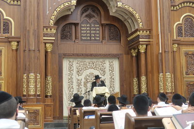 הגרמ"ה הירש בשיחה בישיבת 'משכנות התורה'