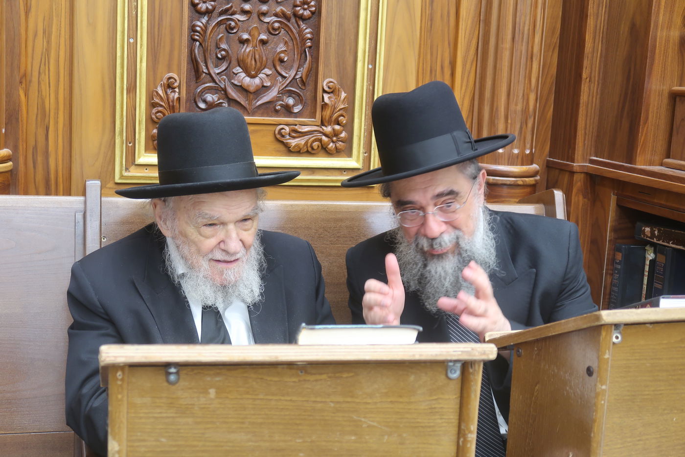 הגרמ"ה הירש בשיחה בישיבת 'משכנות התורה'