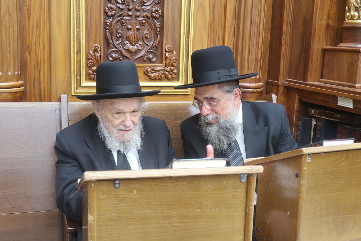 הגרמ"ה הירש בשיחה בישיבת 'משכנות התורה'