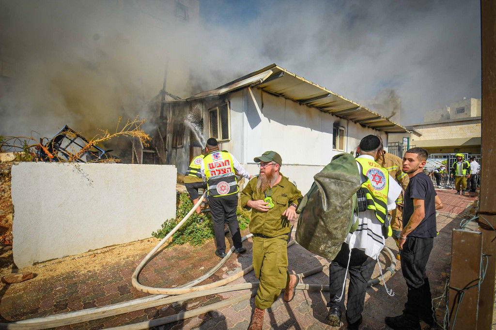 כיבוי השריפה ביישוב החרדי עמנואל