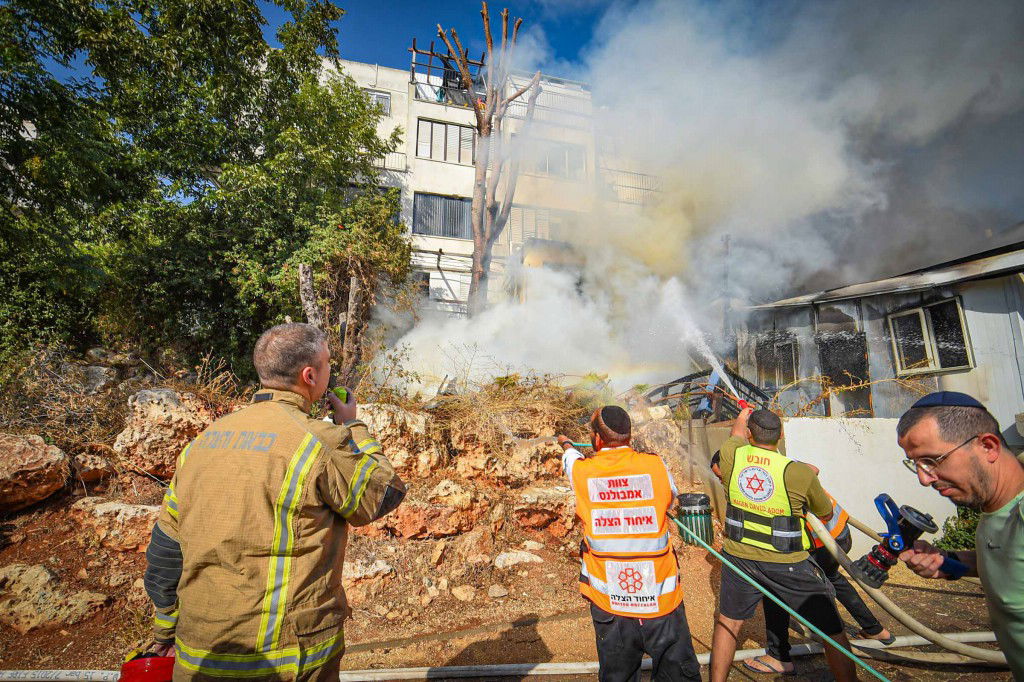 כיבוי השריפה ביישוב החרדי עמנואל
