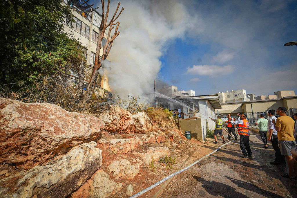 כיבוי השריפה ביישוב החרדי עמנואל