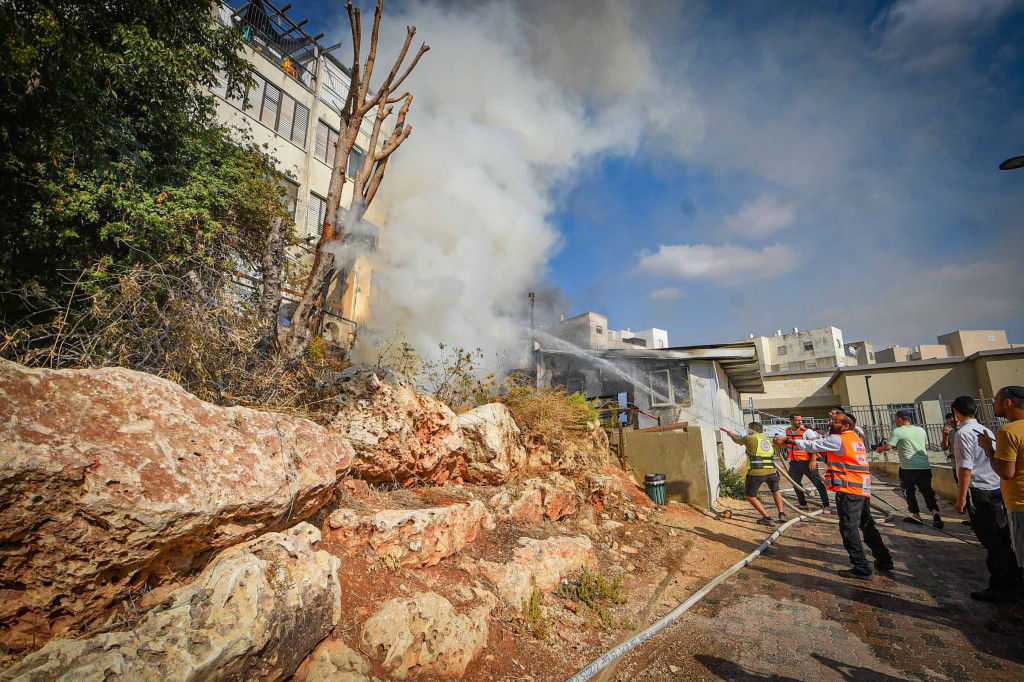 כיבוי השריפה ביישוב החרדי עמנואל