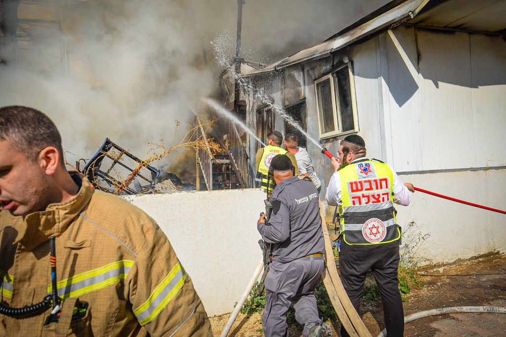 כיבוי השריפה ביישוב החרדי עמנואל