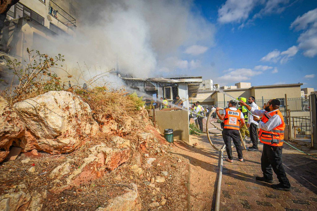 כיבוי השריפה ביישוב החרדי עמנואל