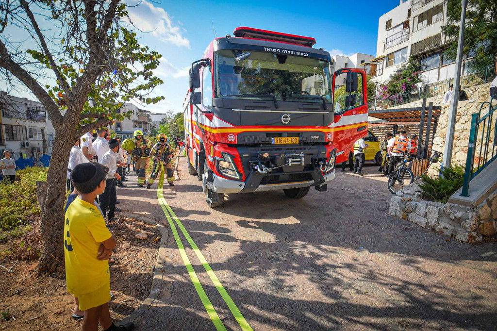 כיבוי השריפה ביישוב החרדי עמנואל