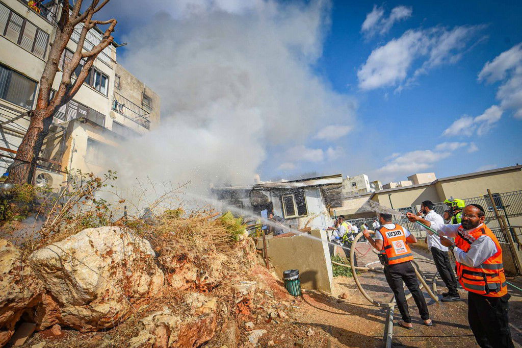 כיבוי השריפה ביישוב החרדי עמנואל