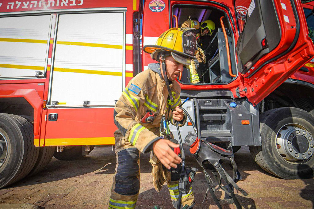 כיבוי השריפה ביישוב החרדי עמנואל