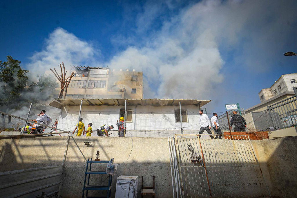 כיבוי השריפה ביישוב החרדי עמנואל