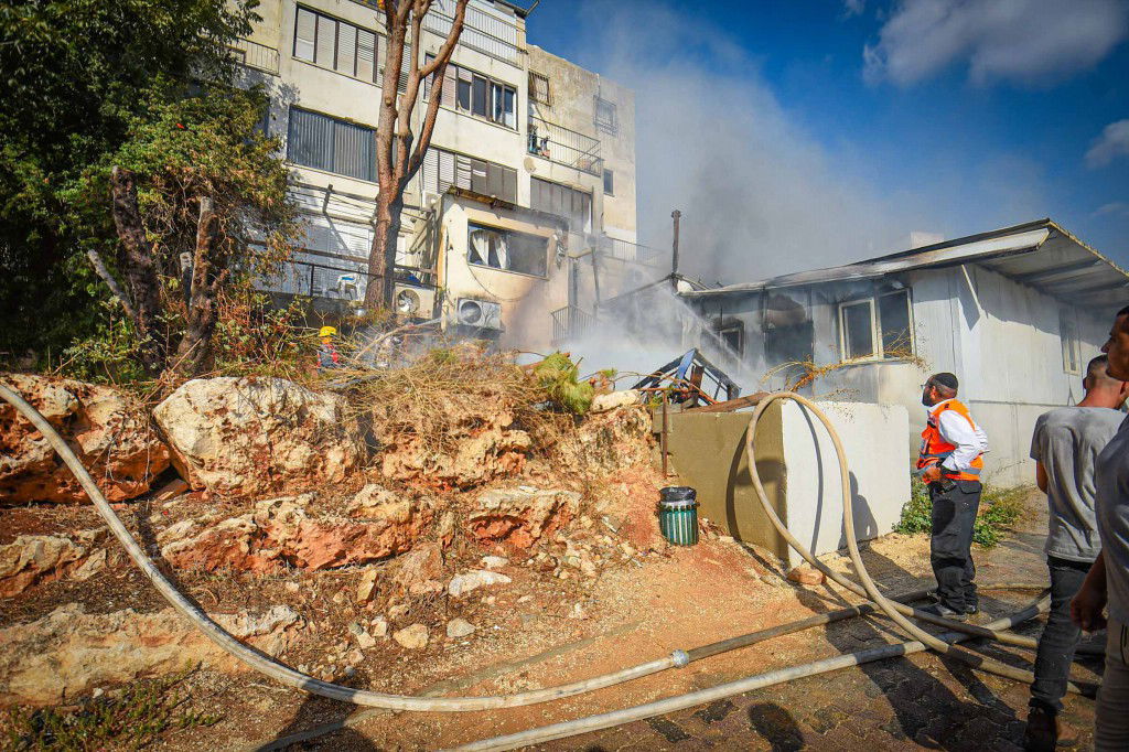 כיבוי השריפה ביישוב החרדי עמנואל