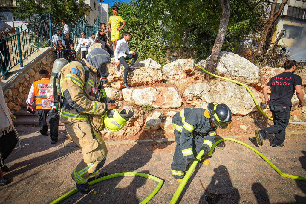 כיבוי השריפה ביישוב החרדי עמנואל