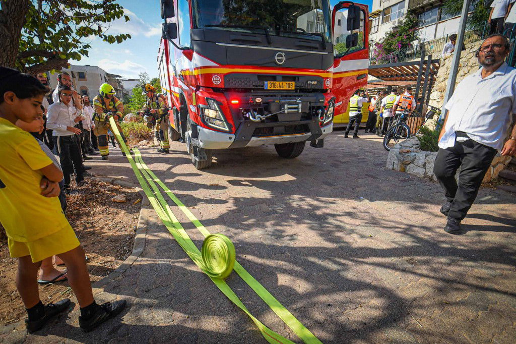 כיבוי השריפה ביישוב החרדי עמנואל