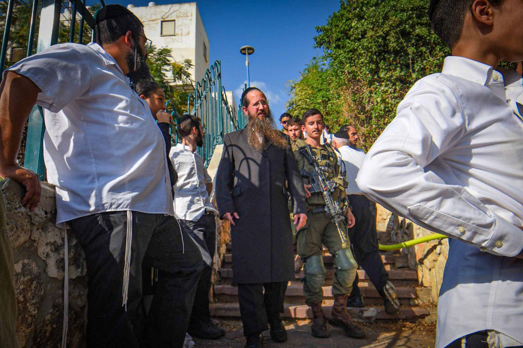 כיבוי השריפה ביישוב החרדי עמנואל