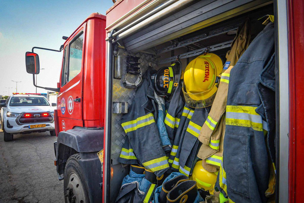 כיבוי השריפה ביישוב החרדי עמנואל