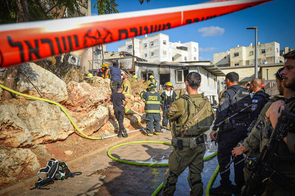 כיבוי השריפה ביישוב החרדי עמנואל