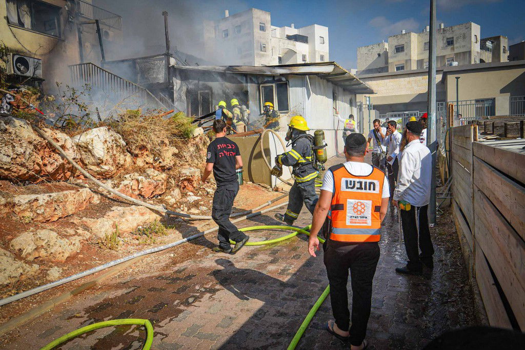 כיבוי השריפה ביישוב החרדי עמנואל