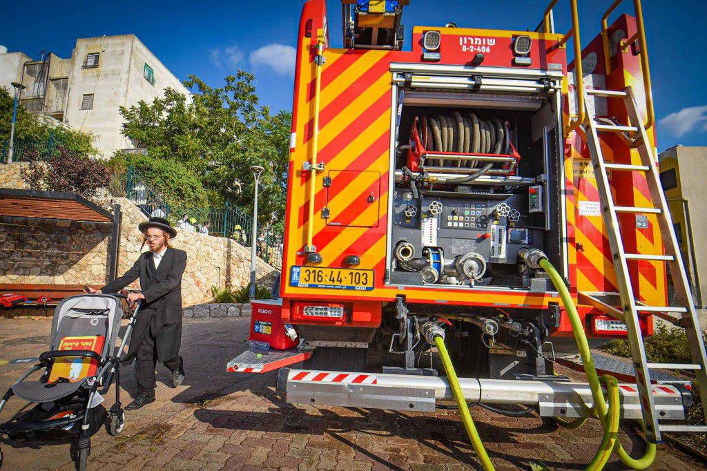 כיבוי השריפה ביישוב החרדי עמנואל