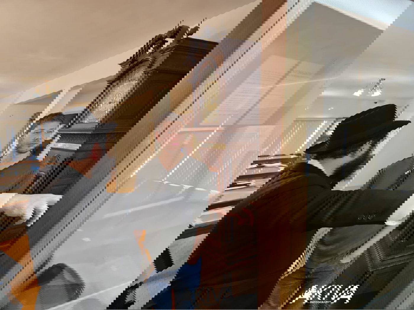 יאיר נתניהו בביקור במרכז העולמי של חסידות חב”ד