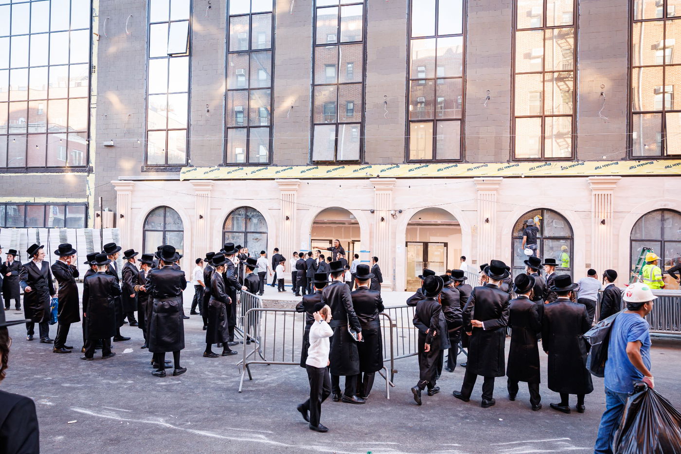 קביעת מזוזות וראש השנה בחצה"ק באבוב 45