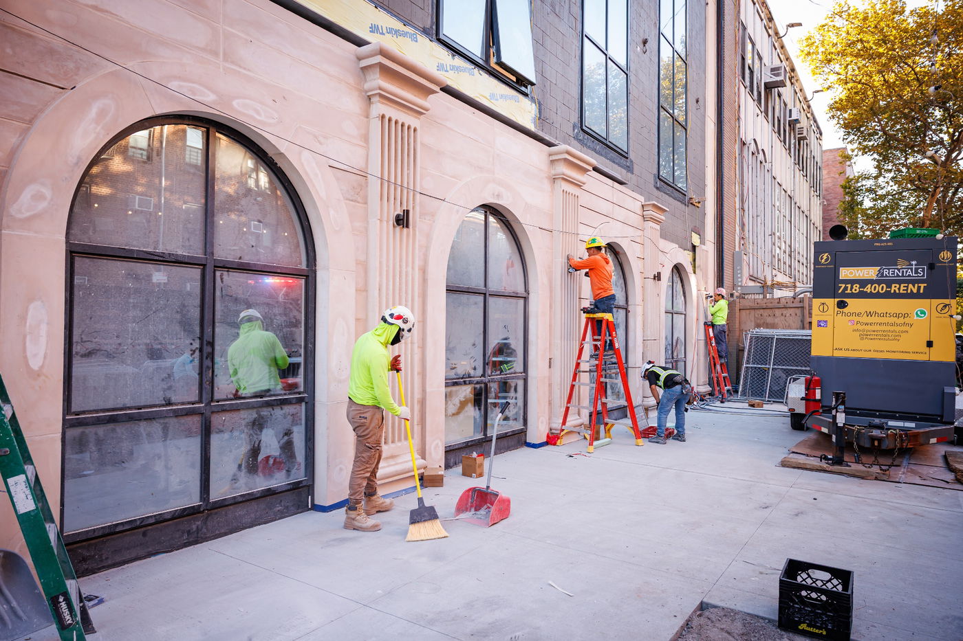 קביעת מזוזות וראש השנה בחצה"ק באבוב 45