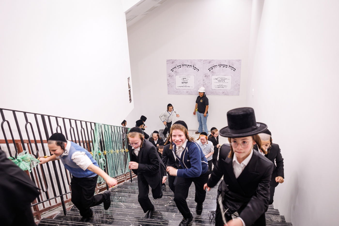 קביעת מזוזות וראש השנה בחצה"ק באבוב 45