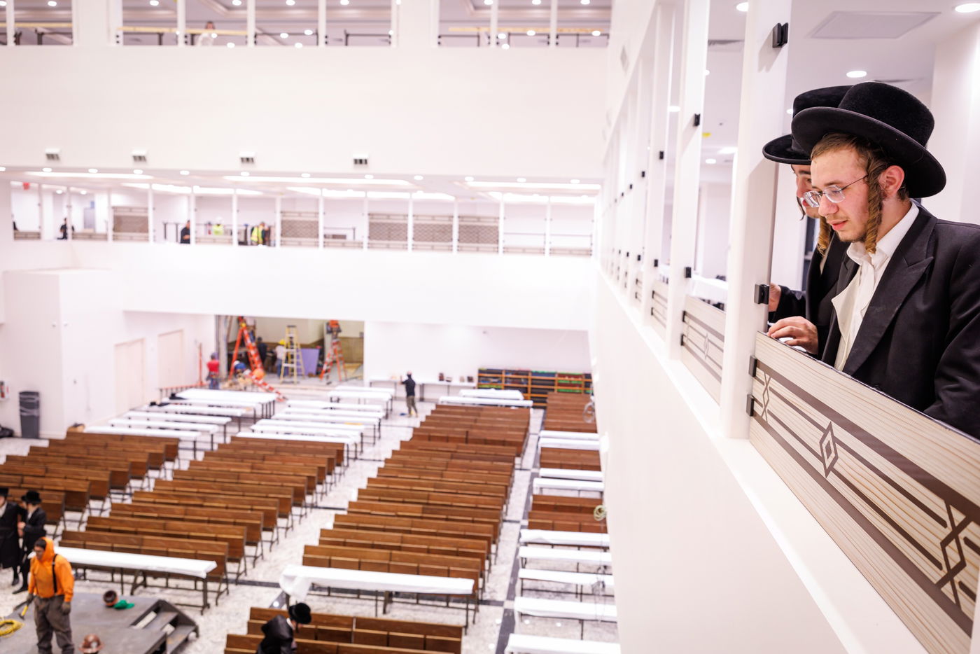 קביעת מזוזות וראש השנה בחצה"ק באבוב 45