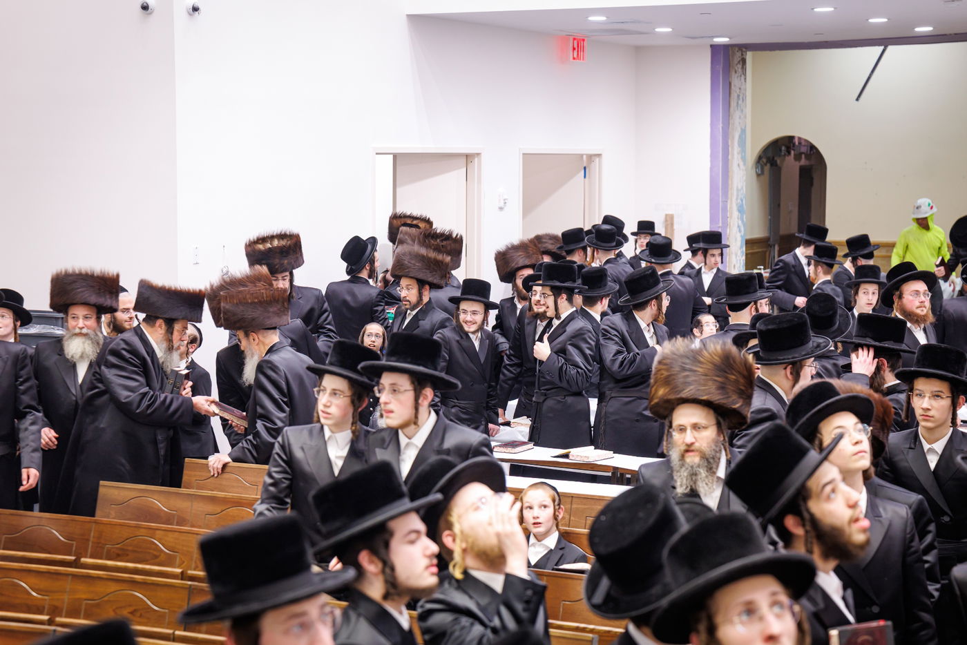 קביעת מזוזות וראש השנה בחצה"ק באבוב 45