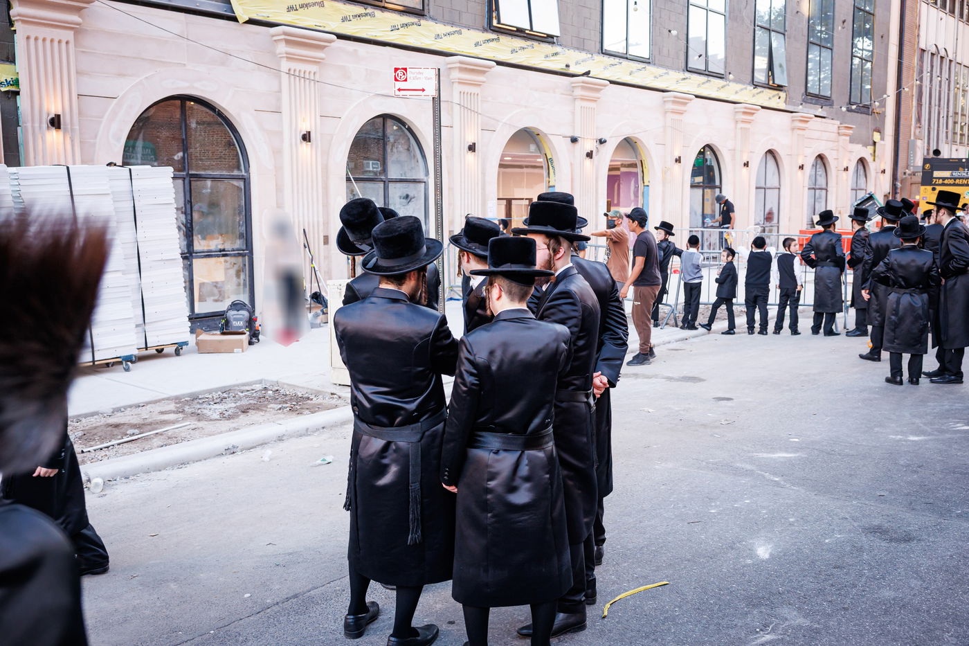 קביעת מזוזות וראש השנה בחצה"ק באבוב 45