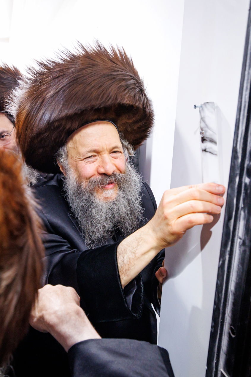 קביעת מזוזות וראש השנה בחצה"ק באבוב 45