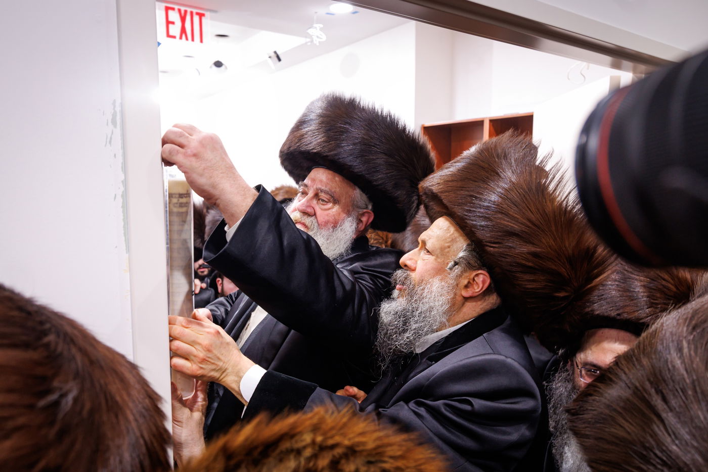 קביעת מזוזות וראש השנה בחצה"ק באבוב 45