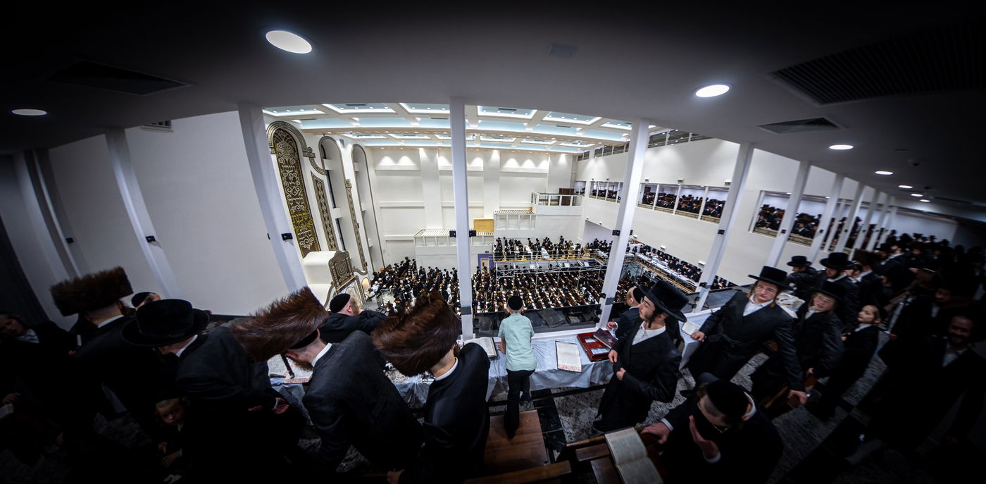 קביעת מזוזות וראש השנה בחצה"ק באבוב 45