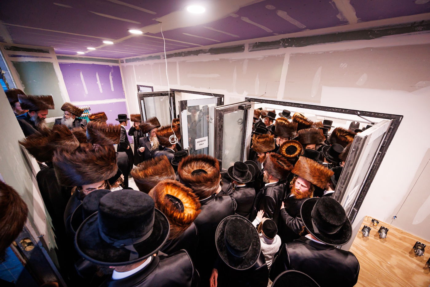 קביעת מזוזות וראש השנה בחצה"ק באבוב 45