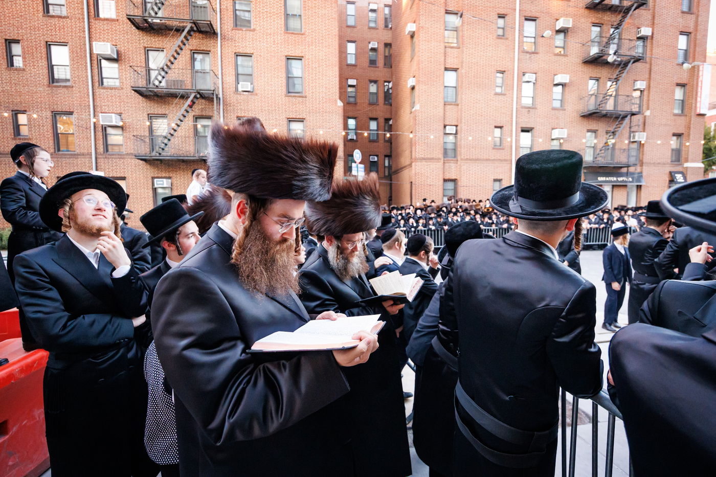 קביעת מזוזות וראש השנה בחצה"ק באבוב 45