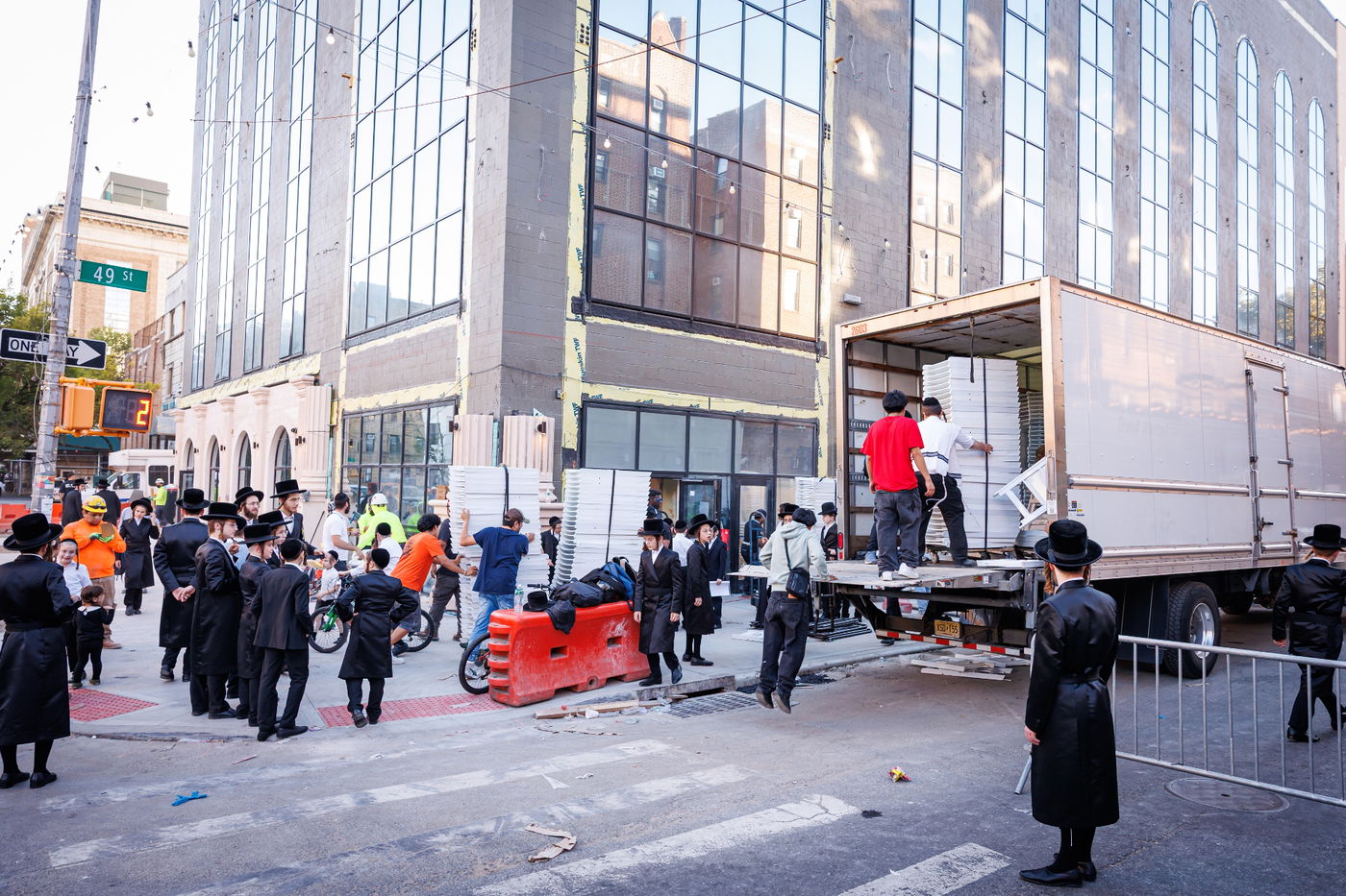 קביעת מזוזות וראש השנה בחצה"ק באבוב 45