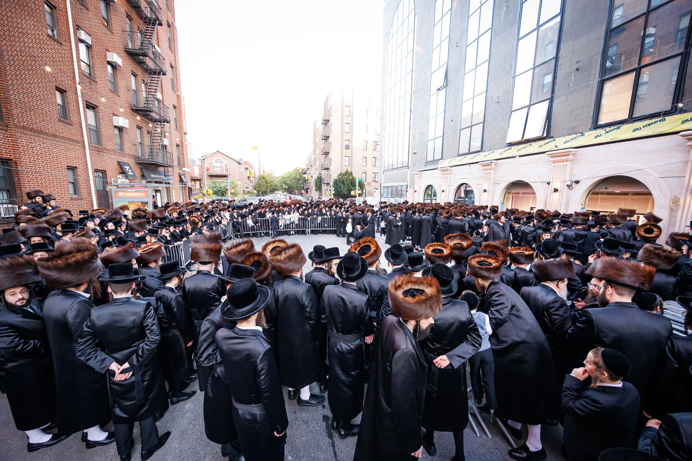 קביעת מזוזות וראש השנה בחצה"ק באבוב 45