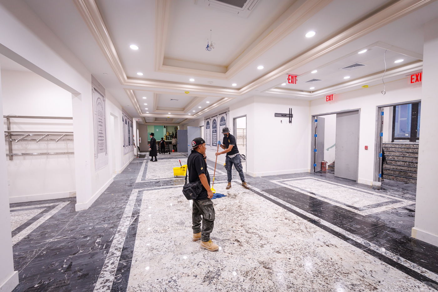 קביעת מזוזות וראש השנה בחצה"ק באבוב 45