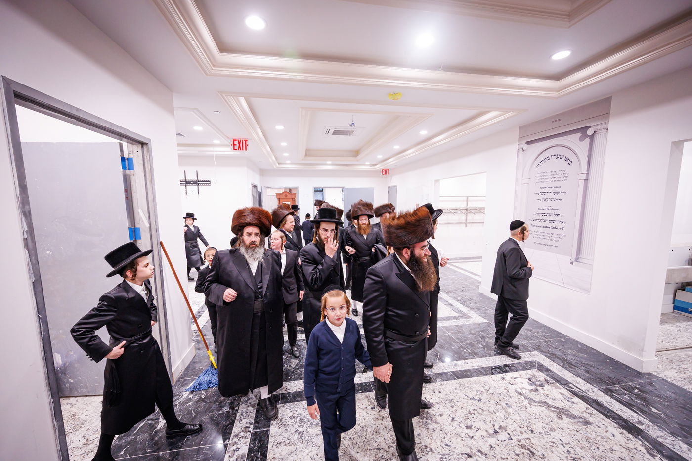 קביעת מזוזות וראש השנה בחצה"ק באבוב 45