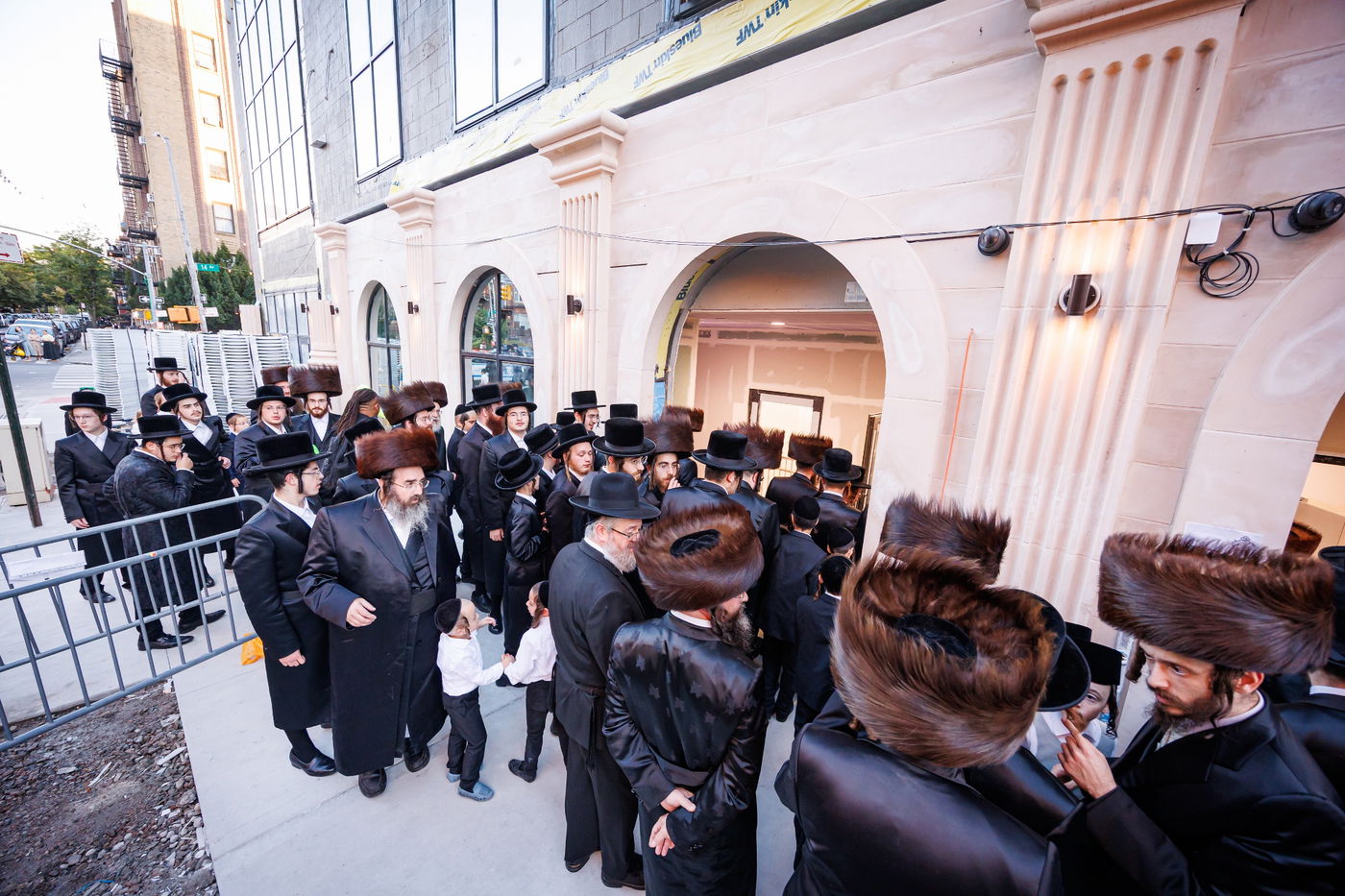 קביעת מזוזות וראש השנה בחצה"ק באבוב 45