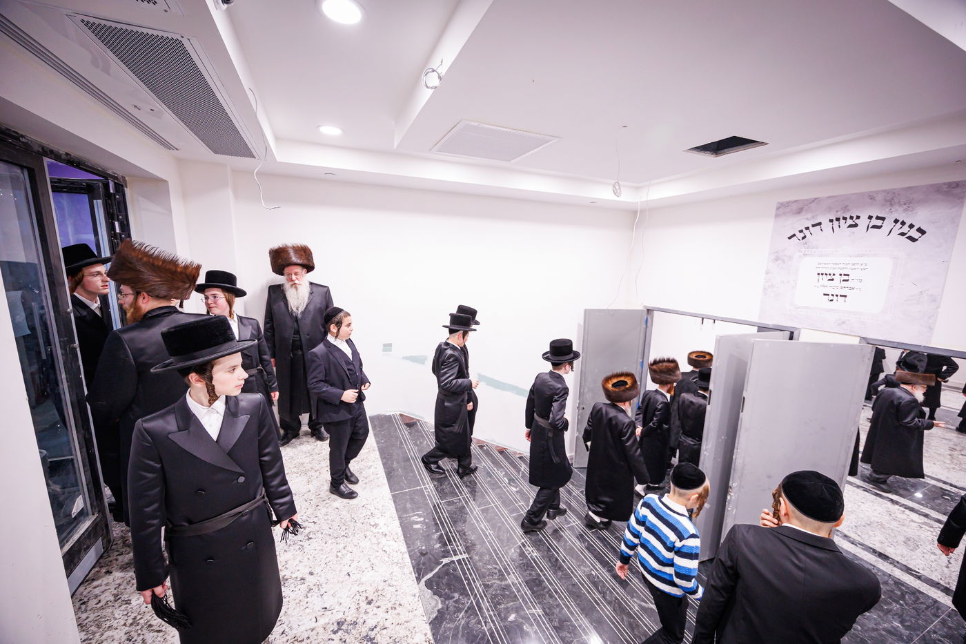 קביעת מזוזות וראש השנה בחצה"ק באבוב 45