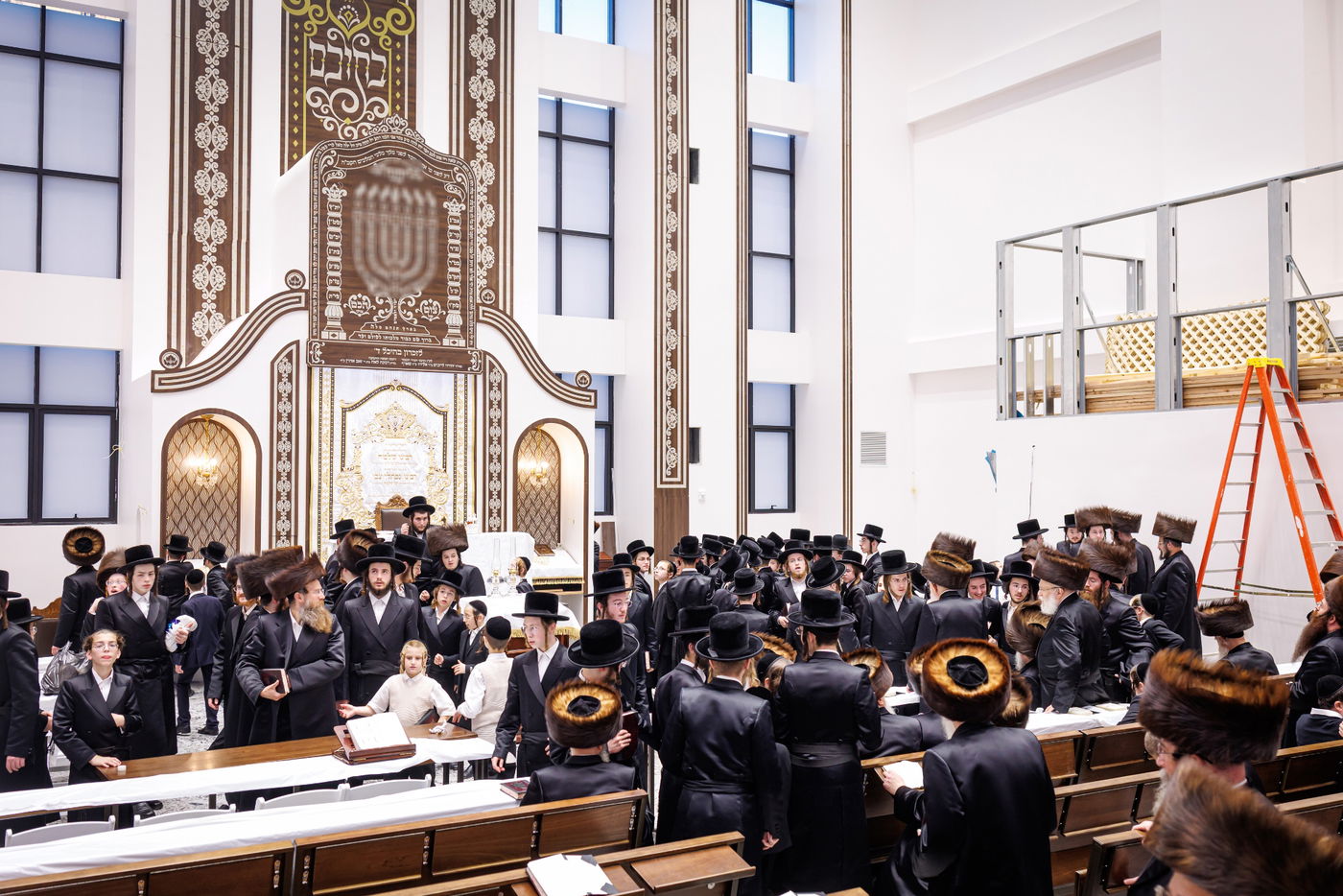 קביעת מזוזות וראש השנה בחצה"ק באבוב 45