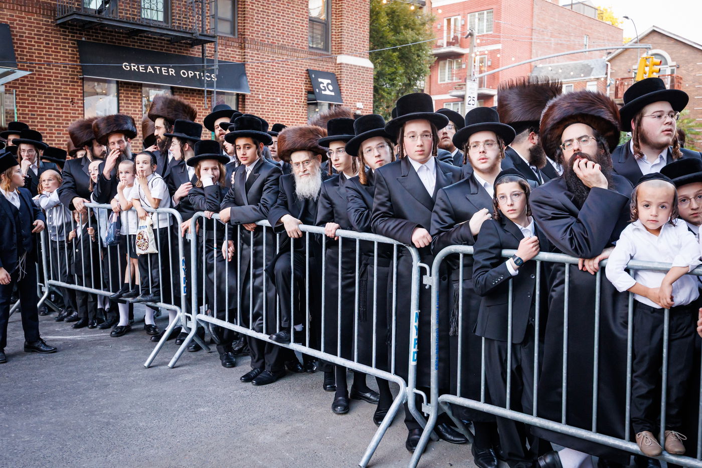 קביעת מזוזות וראש השנה בחצה"ק באבוב 45