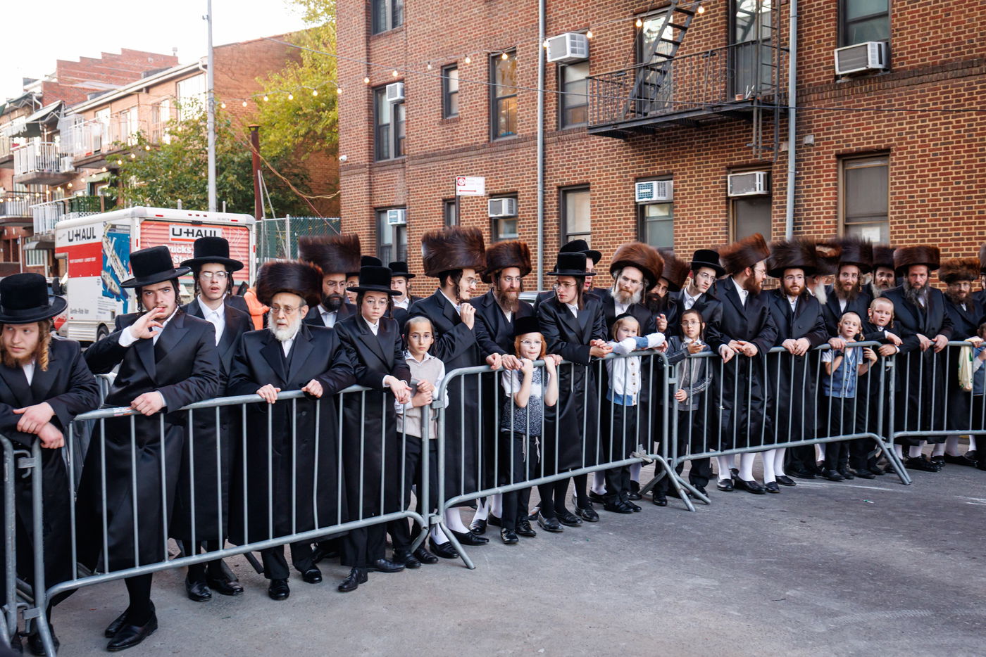 קביעת מזוזות וראש השנה בחצה"ק באבוב 45